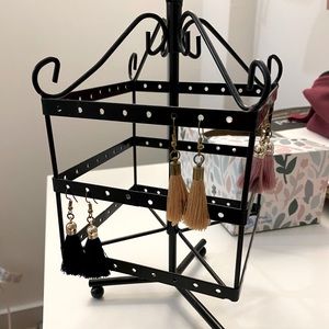 Earrings hanger (Earrings not included)